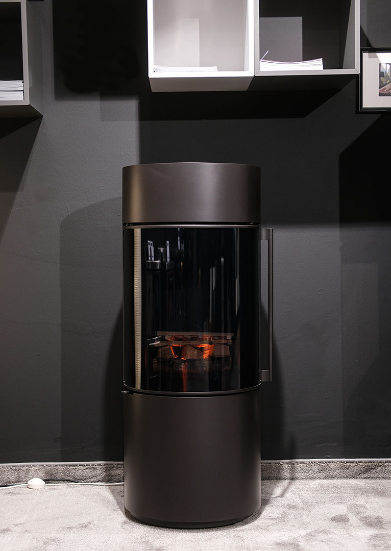 Kaminofen - Spartherm Passo XS "Black Edition" mit ROBAX "NightFlame"